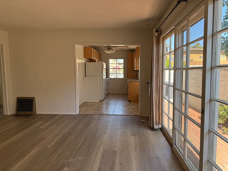 4545 Hazeltine Ave #101 — Photo 11