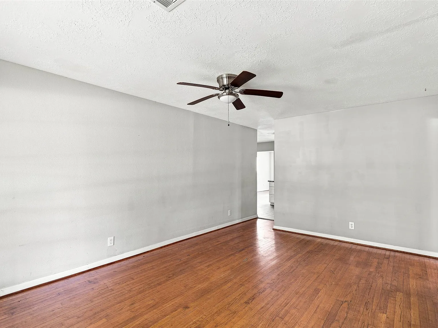 3 bed, 1.5 bath, 1348 sqft, $1,775 — Photo 3