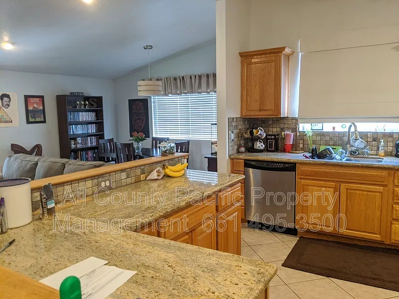 4 bed, 1.5 bath, 1214 sqft, $3,700 — Photo 4