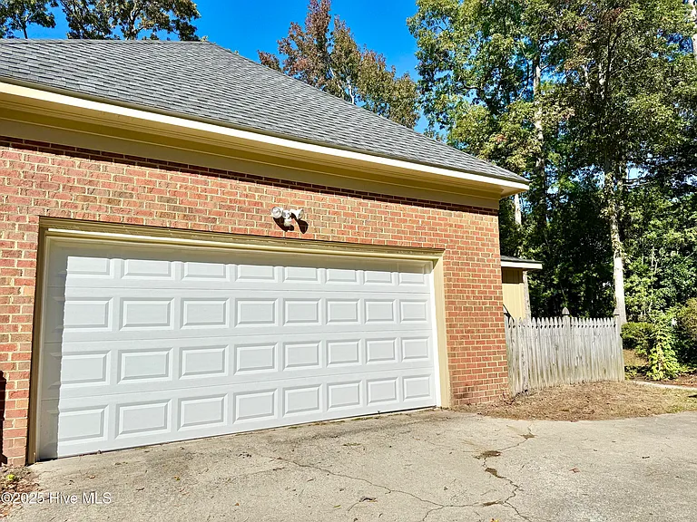 703 Daventry Dr — Photo 8