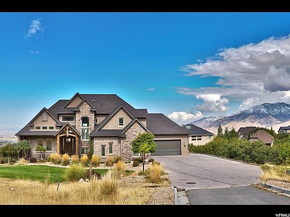 2nd image of 725 Oakridge Dr
