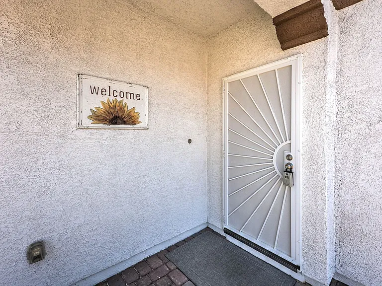1535 Franklin Ln — Photo 3