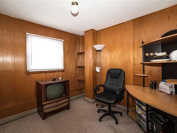 5th image of 409 Woods Ave N
