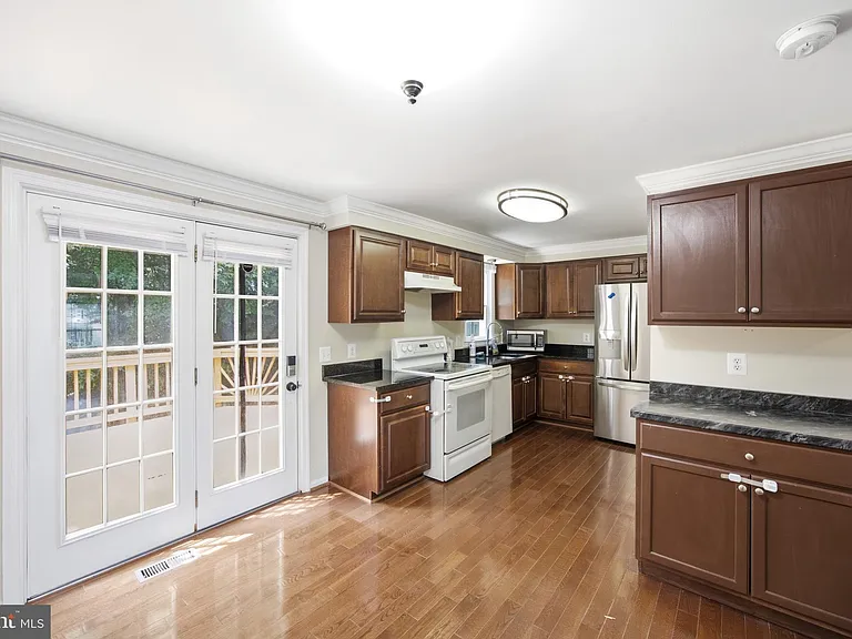 1935 Pohick Creek Ct — Photo 10