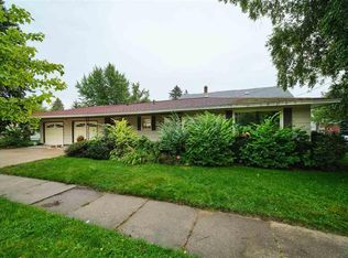 411 Sycamore St, Manistee, MI 49660