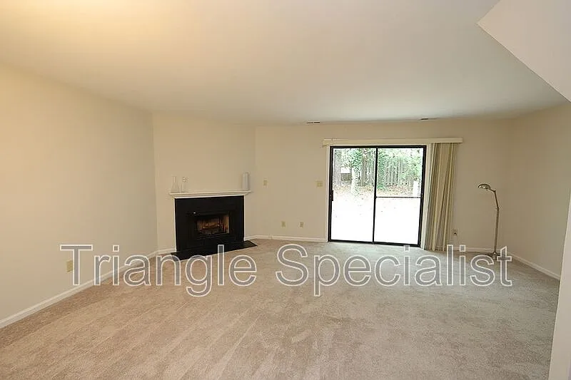 3 bed, 2.5 bath, 1500 sqft, $1,695 — Photo 3