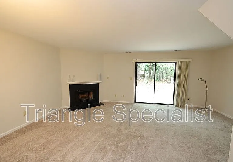 112 Mossbark Ln — Photo 3