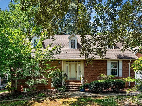 2nd image of 208 Eastwood Dr