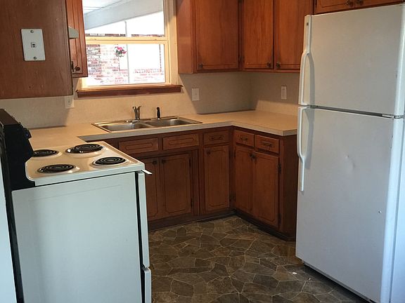 Kitchen w/ Breakfast Nook