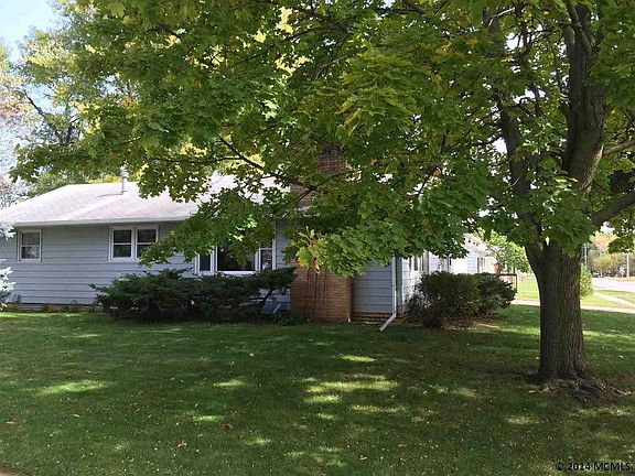 2nd image of 606 15th St SE