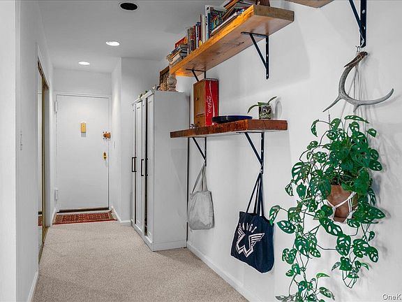 4th image of 9 Bryant Crescent #2F