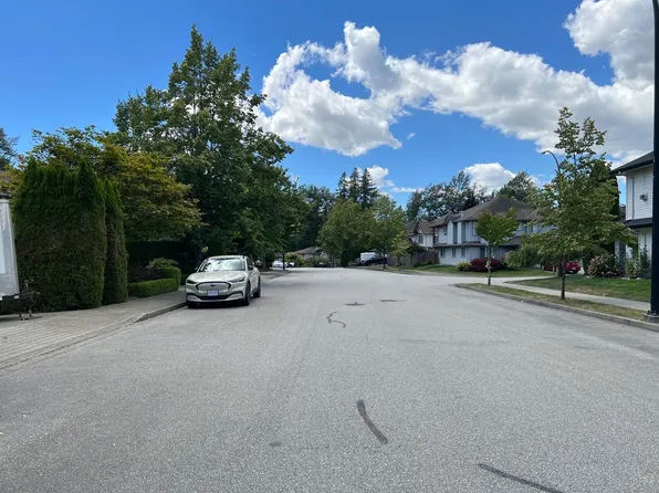 23776 110th Ave, Maple Ridge, BC V2W 1E7