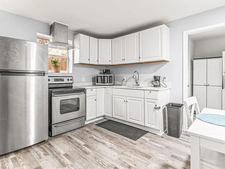 908 N 57th Ave — Photo 37