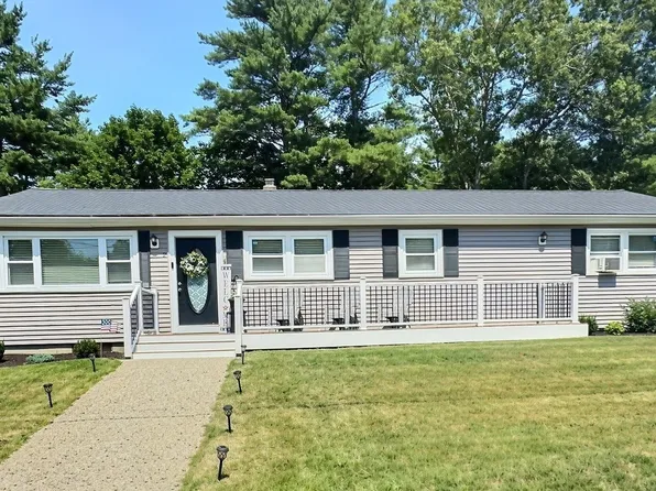 2 McFarlin Rd, Carver, MA 02330