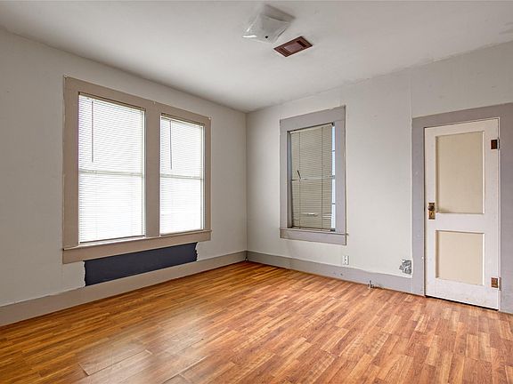 5th image of 209 Avenue H