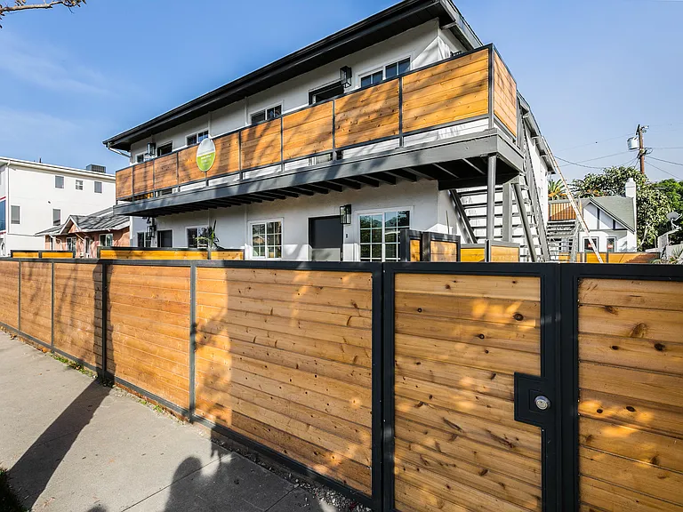 2822 S Redondo Blvd #H — Photo 11