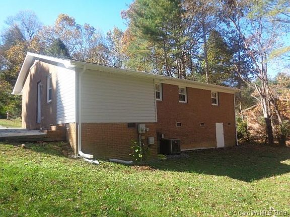 2nd image of 1447 Oak Hill Dr