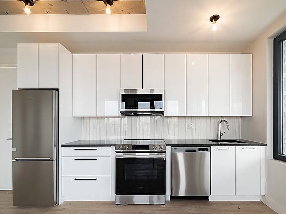 2nd image of 815 Flatbush Ave #805