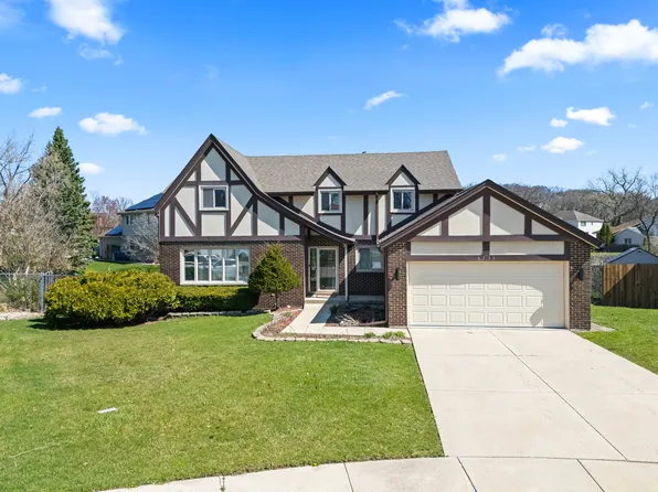 9733 S Cambridge Ct, Palos Hills, IL 60465