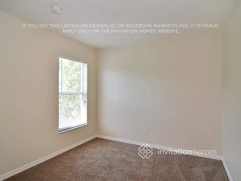 2090 SW Capeador St — Photo 9
