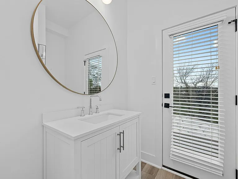 7905 Brightman Ln — Photo 10