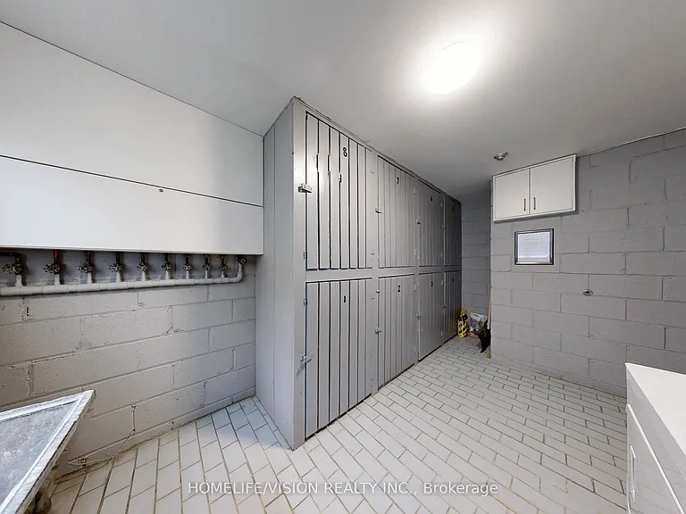 9901 Yonge St #4 — Photo 30