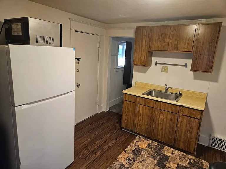 412 W Saginaw St #3 — Photo 10