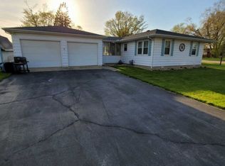 916 Warren St, Chenoa, IL 61726