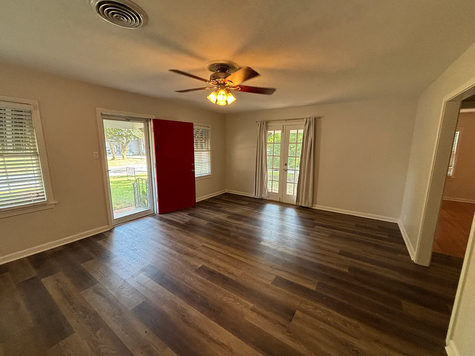1 bed, 820 sqft, $1,100 — Photo 2