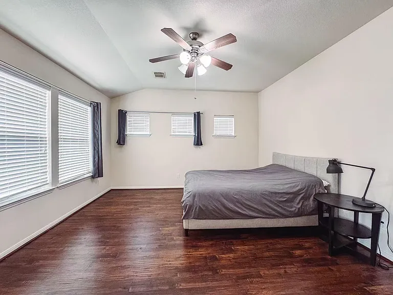 3923 Calgary Cir — Photo 13
