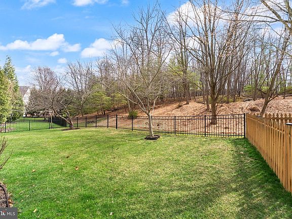 2nd image of 43941 Riverpoint Dr