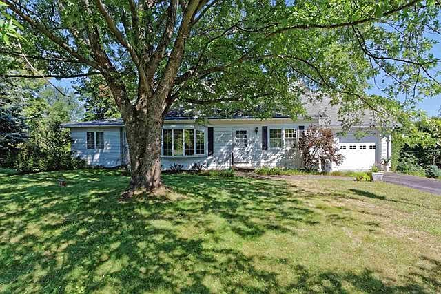 2nd image of 3 Crescent Ln
