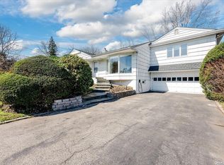 65 Bluebird Dr, Great Neck, NY 11023