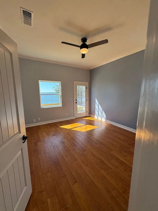 4 bed, 2.0 bath, 2007 sqft, $3,200 — Photo 4