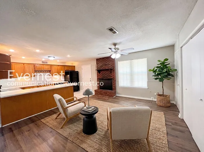 6375 Greenbriar Dr — Photo 4