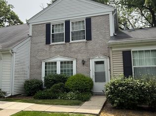 32 Bright Oaks Cir #1, Cary, IL 60013
