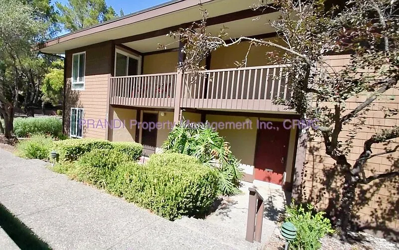 3 bed, 1.5 bath, 1440 sqft, $3,995 — Photo 2