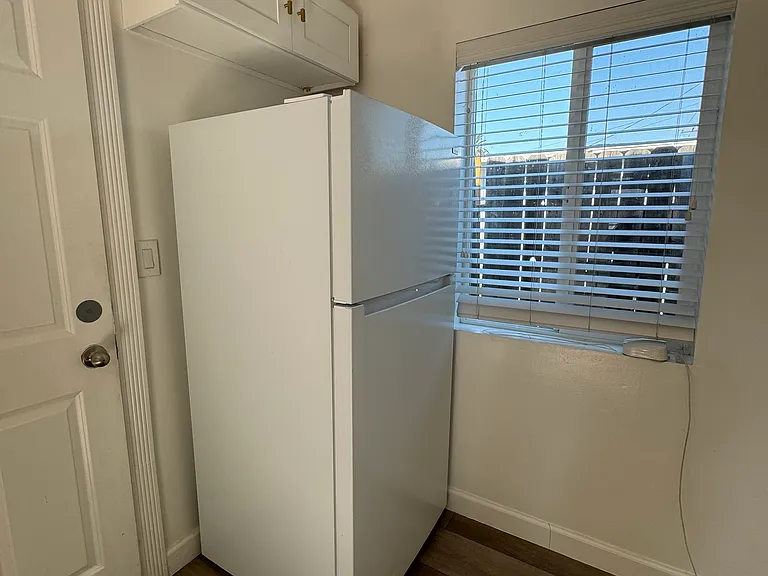 236 E Neece St — Photo 8
