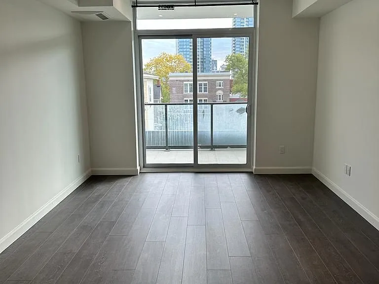 741 King St W #308 — Photo 5