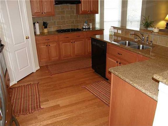 4th image of 141 Abbey Dr