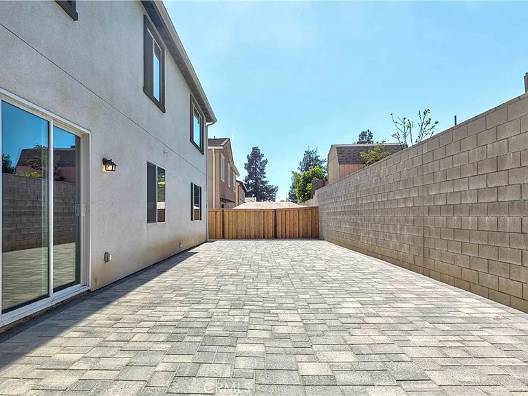 11769 Fenton Ave — Photo 5