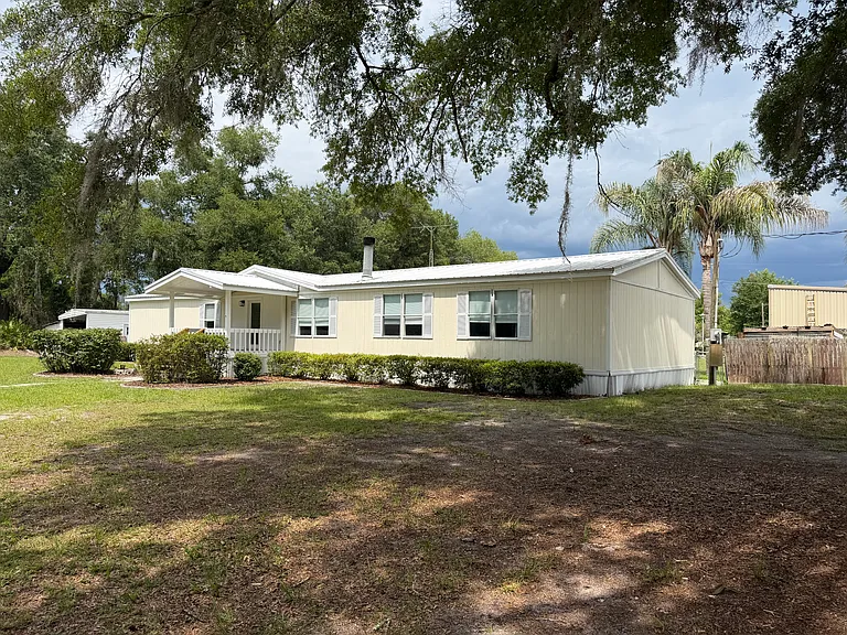 228 Gail Dr — Photo 2