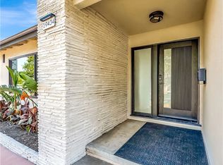 19434 Calvert St, Tarzana, CA 91335