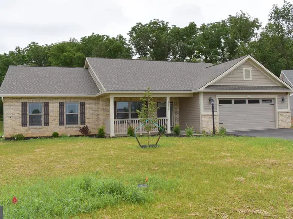 1509 Treeline Dr, Chambersburg, PA 17202