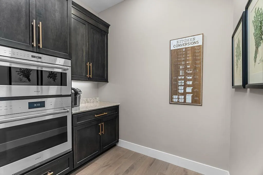 3 bed, 3.5 bath, 3022 sqft, $9,822 — Photo 3