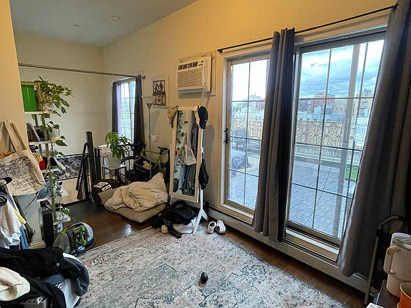 2nd image of 3086 36th St APT 4F