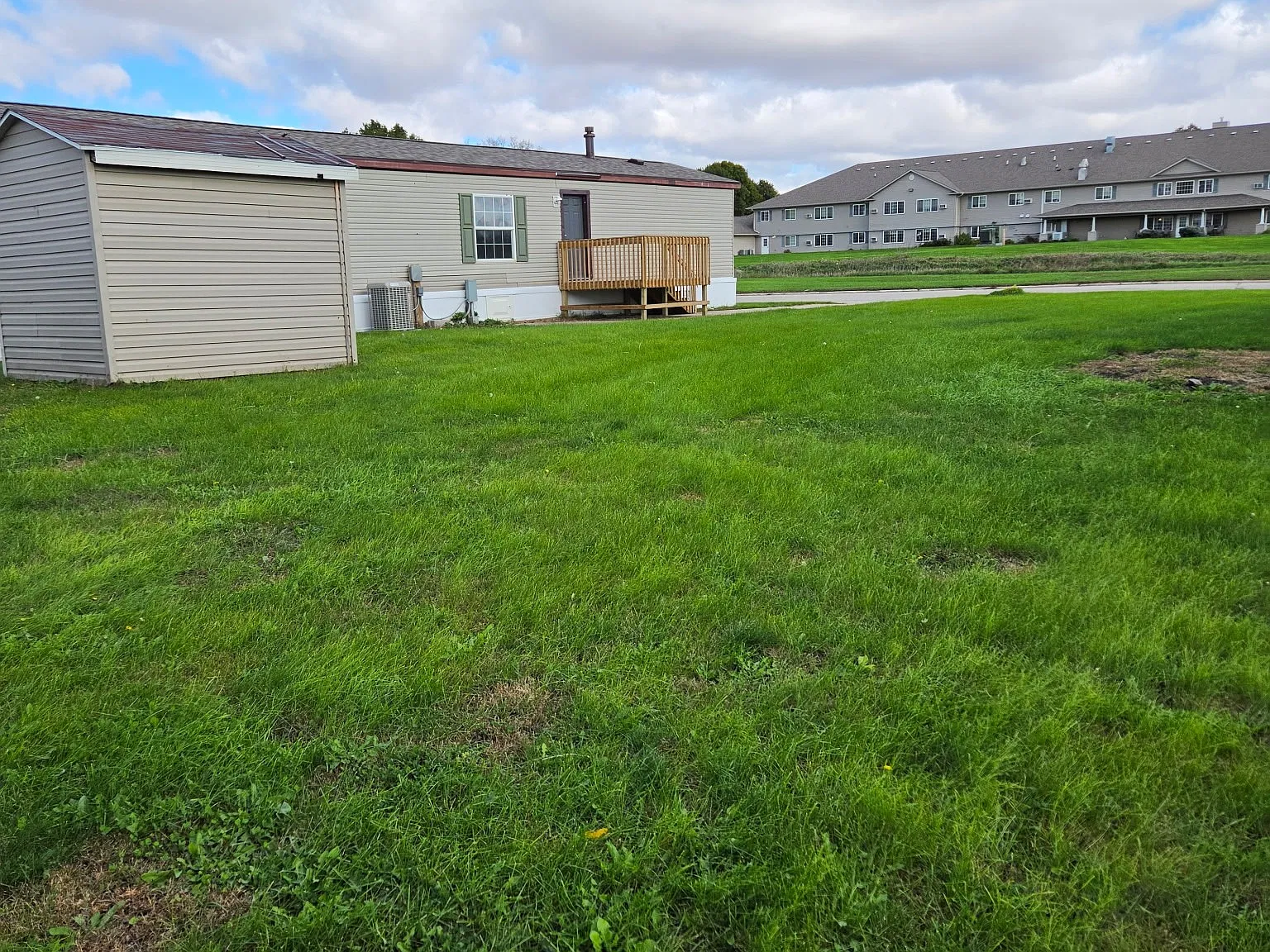 3 bed, 1152 sqft, $900 — Photo 2