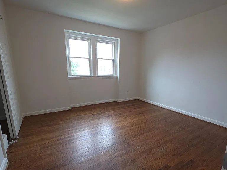 2528 Iverson St — Photo 5