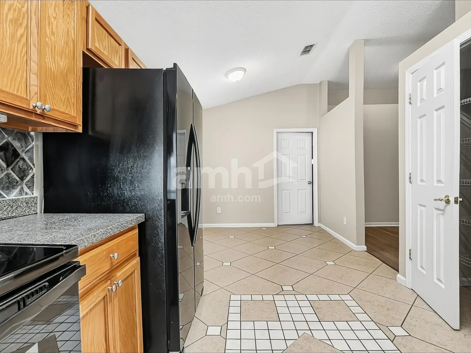 4 bed, 2.0 bath, 1740 sqft, $2,000 — Photo 3