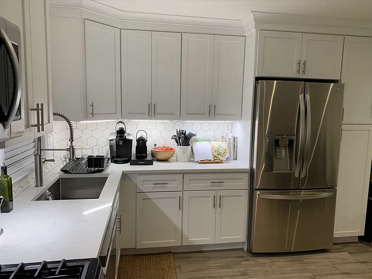 223 W 9th St — Photo 3